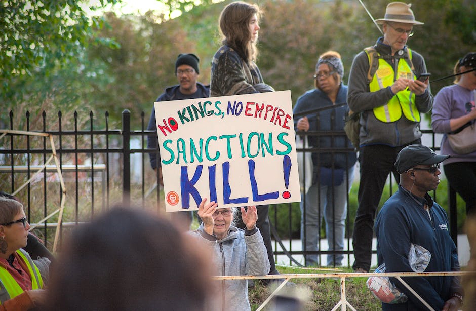 **US Sanctions Russian Oil Firms, Demands ‘Immediate Ceasefire’ in Ukraine**