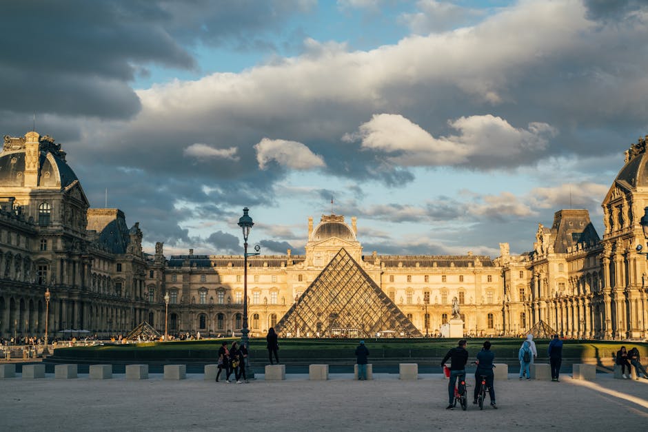 Louvre Jewel Heist: Broken Window Becomes Free Tourist Attraction After $102M Robbery